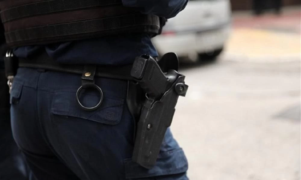Απίστευτο: Αστυνομικός ξέχασε το όπλο του σε... ζαχαροπλαστείο